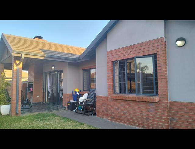 3 BEDROOM SECTIONAL TITLE FOR SALE IN EQUESTRIA